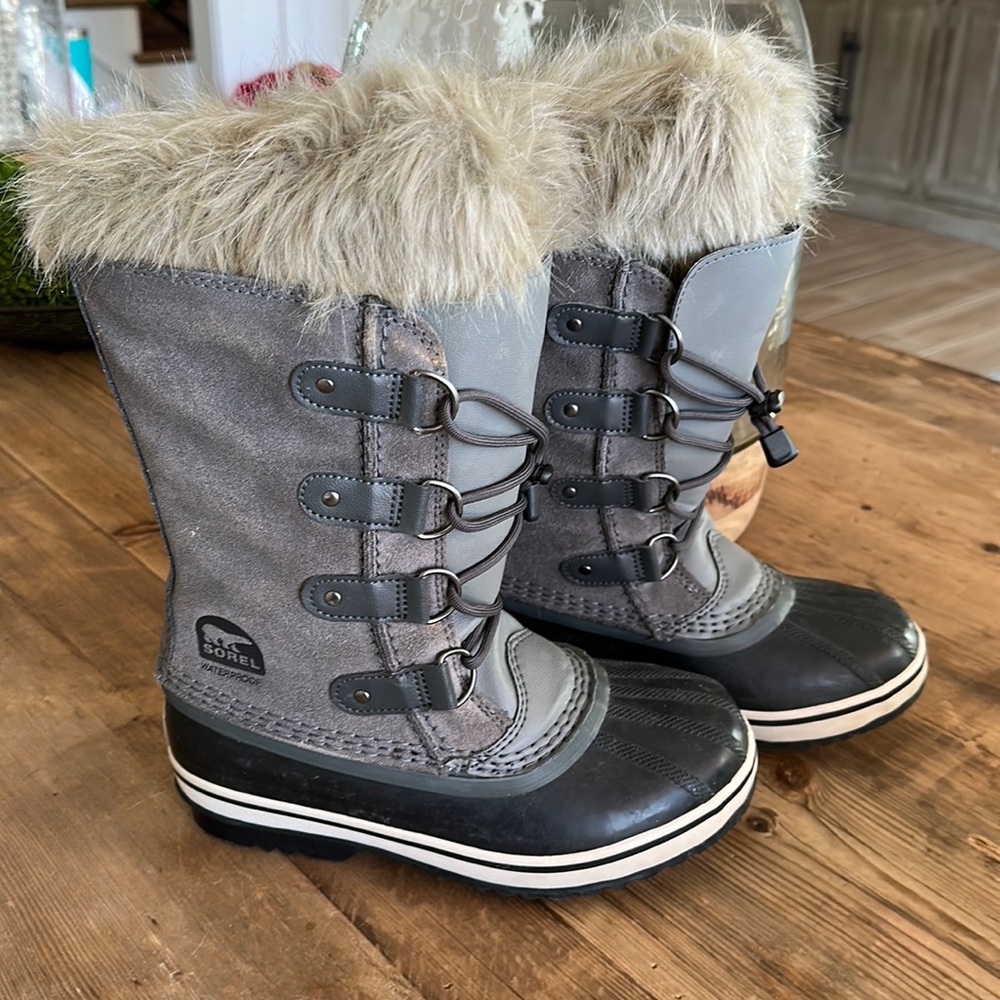 Sorel kids girls size 4 snow boot Joan